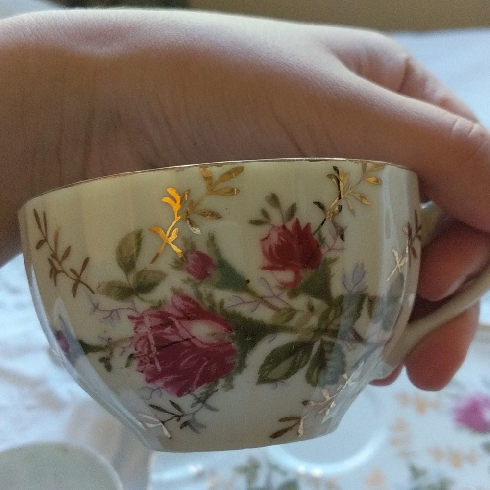 5 vintage rose tea cups with matching plates - Picture 2 of 3